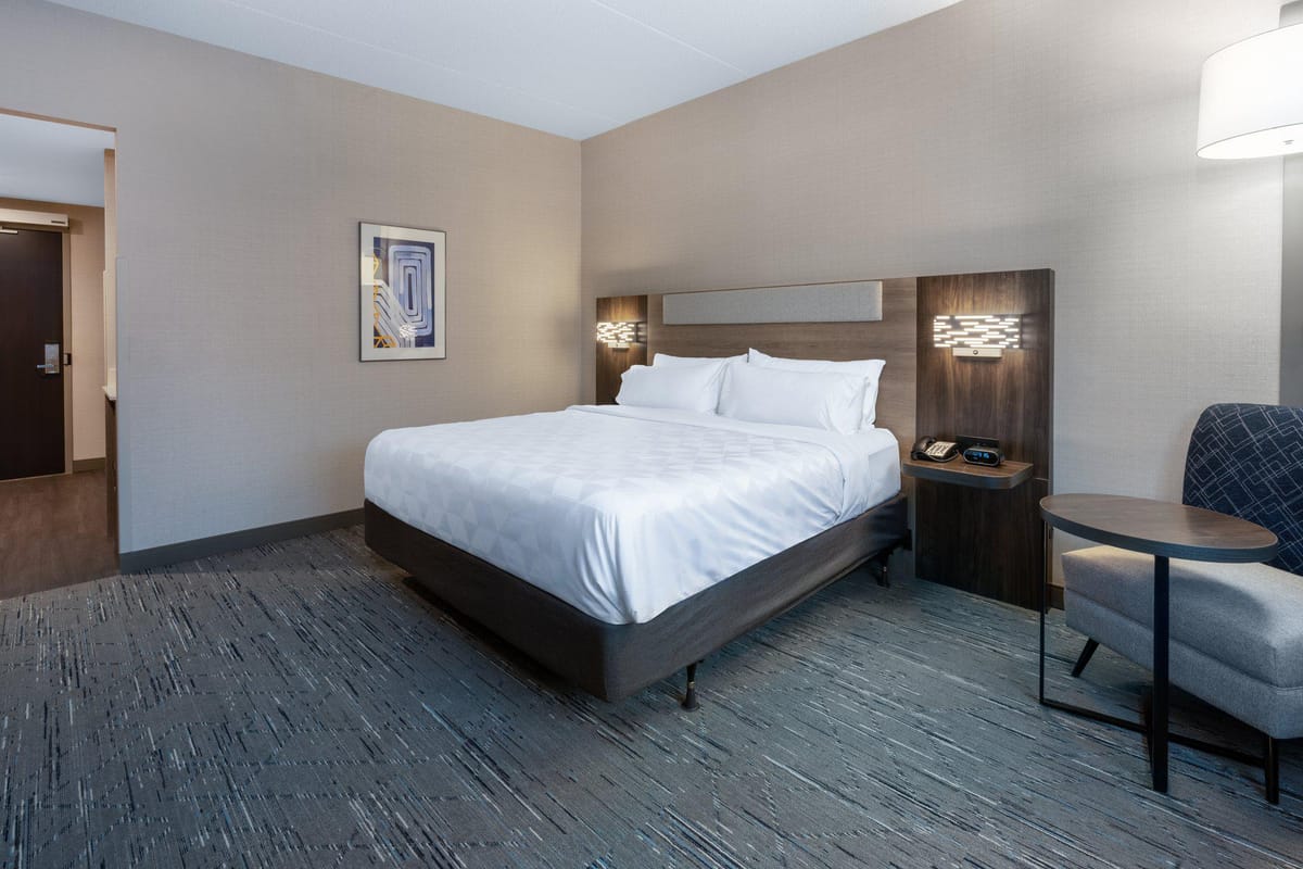 Holiday Inn Express & Suites Vaughan-Southwest by IHG — 1