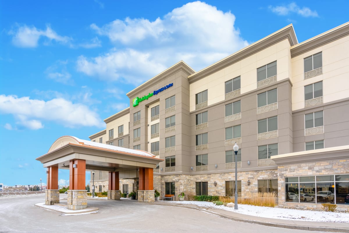 Holiday Inn Express & Suites Vaughan-Southwest by IHG — 3