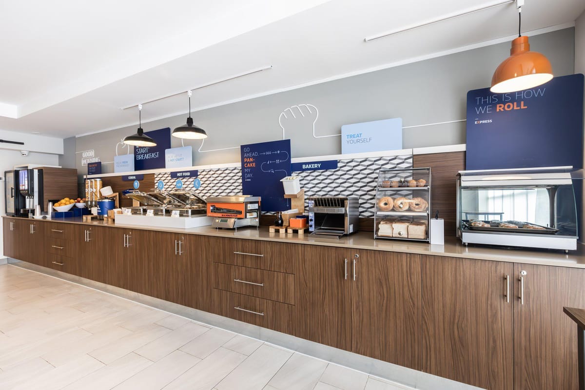 Holiday Inn Express Toronto-North York by IHG — 3