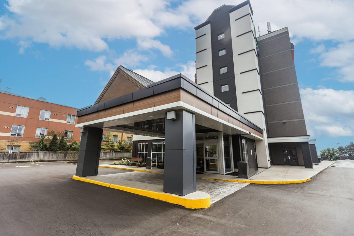 Holiday Inn Express Toronto-North York by IHG — 4