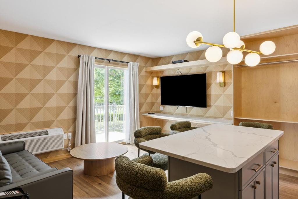 Greenview Inn Riverhead — 1