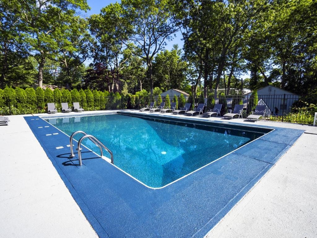 Hamptons Vacation Inn — 3