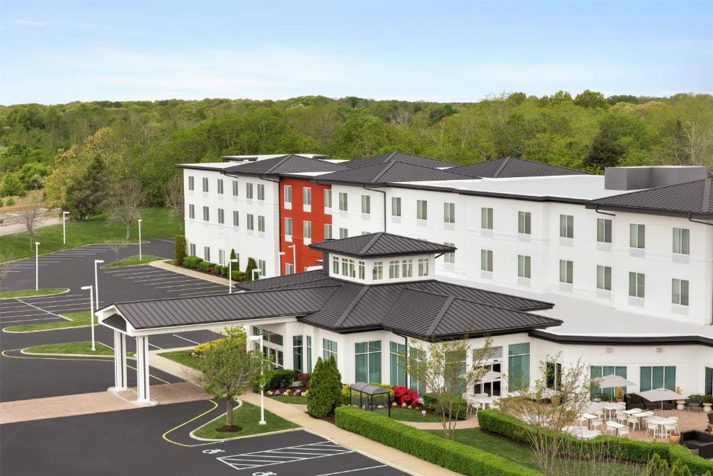 Hilton Garden Inn Riverhead — 1