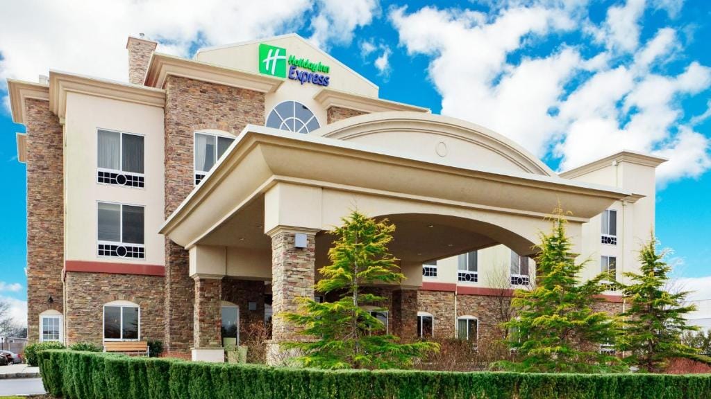 Holiday Inn Express & Suites Riverhead - Long Island by IHG