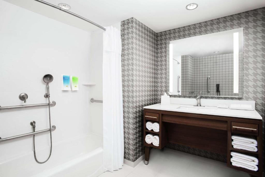 Home2 Suites by Hilton Long Island Brookhaven — 3