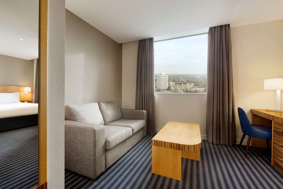 Ramada Hotel & Suites by Wyndham Coventry — 4