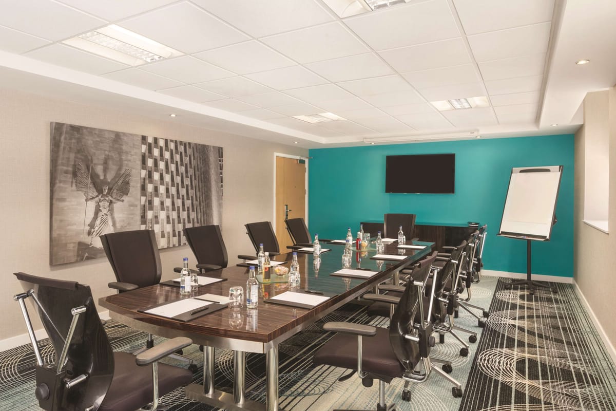 Ramada Hotel & Suites by Wyndham Coventry — 5
