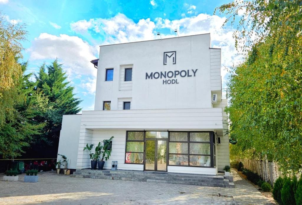 Monopoly Hotel — 5