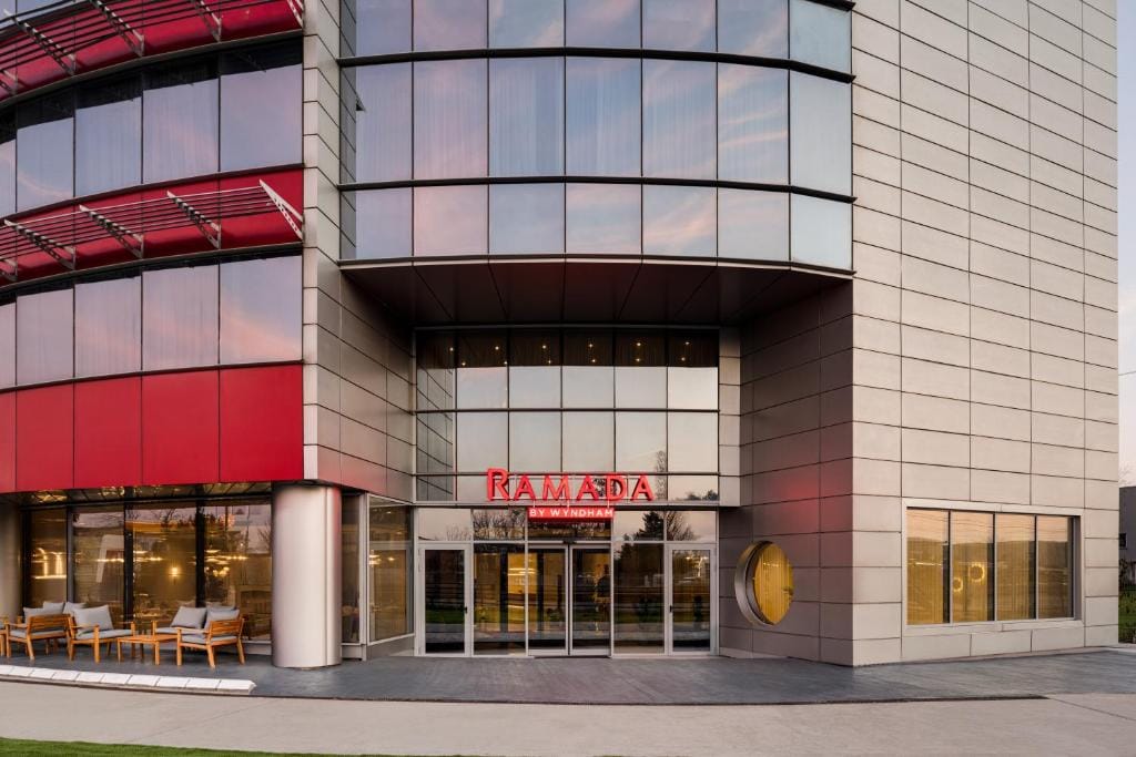 Ramada by Wyndham Bucharest Otopeni Airport — 2