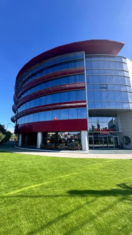 Ramada by Wyndham Bucharest Otopeni Airport — 3