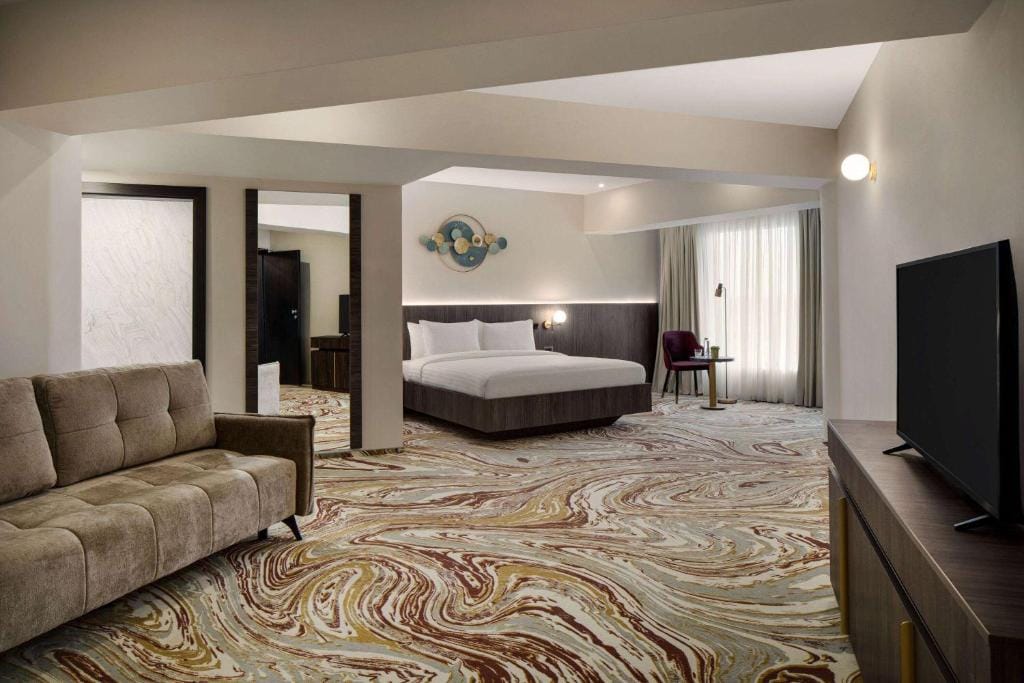 Ramada by Wyndham Bucharest Otopeni Airport — 4
