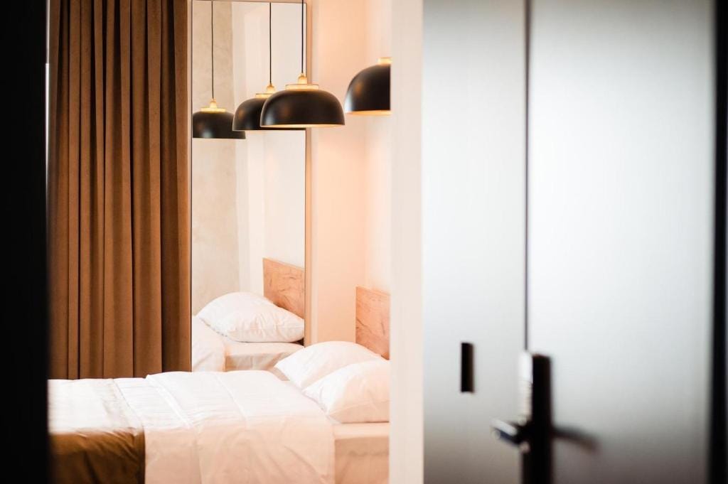 Stay At Georges And Fly — 1