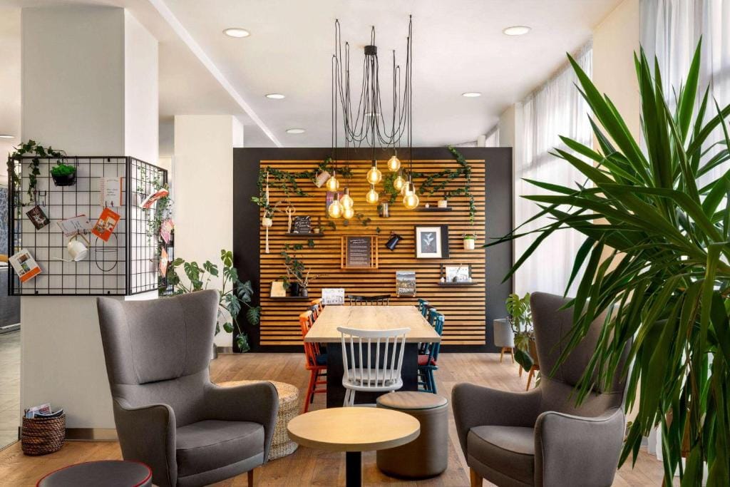 Vienna House Easy by Wyndham Bucharest Airport — 1