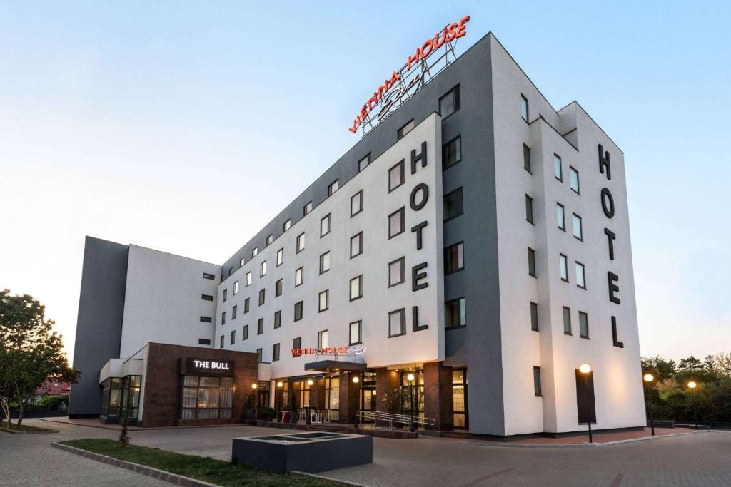Vienna House Easy by Wyndham Bucharest Airport — 2