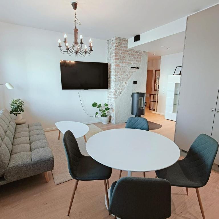 Fully Renovated & Stylish Apartment in the Heart of the City Centre — 1