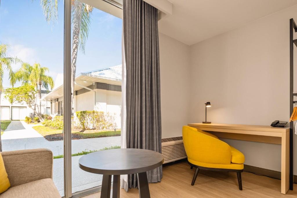 B&B HOTEL Orlando International Drive near Universal - Newly Renovated! — 5