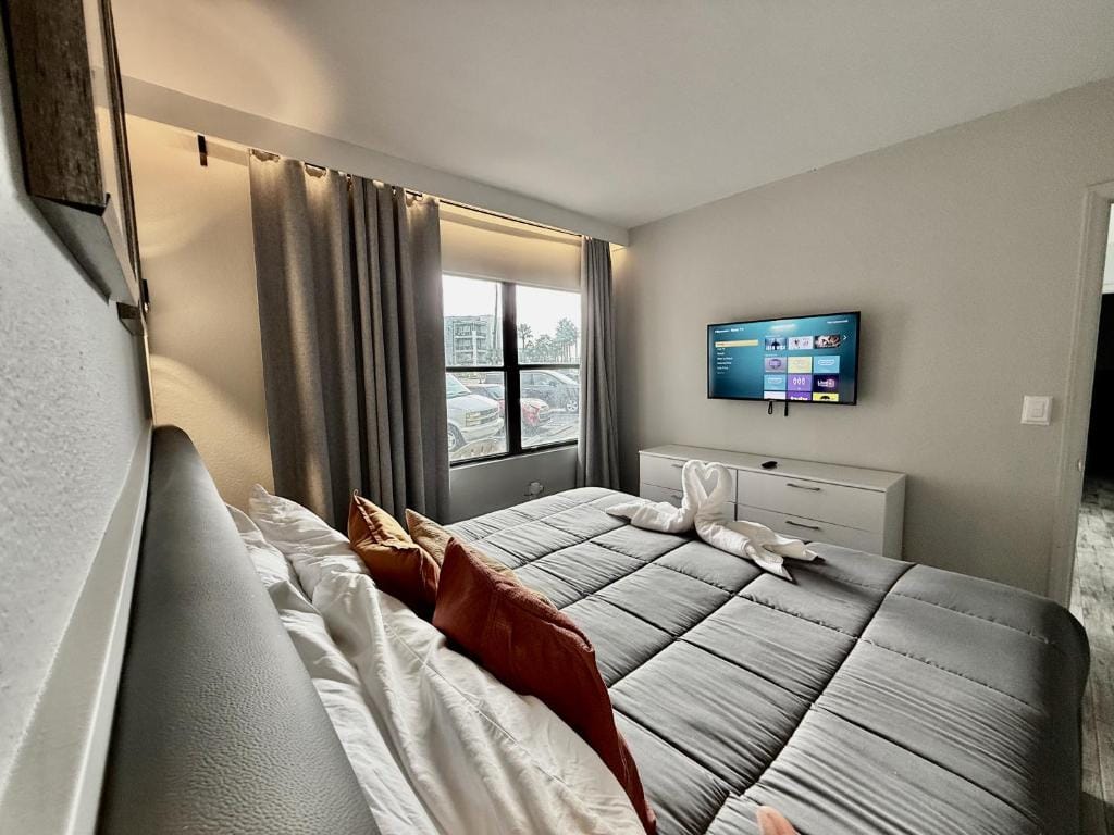 Entire condo near Universal Studios in Orlando - Free Resort Access — 5