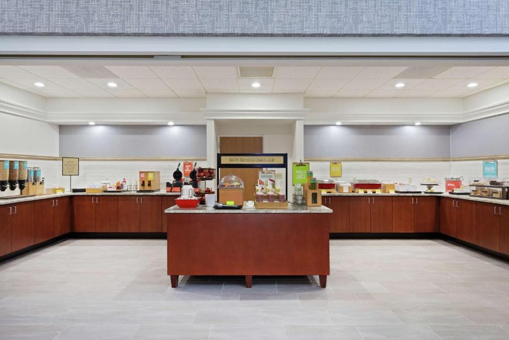 Hampton Inn & Suites Orlando International Drive North — 5