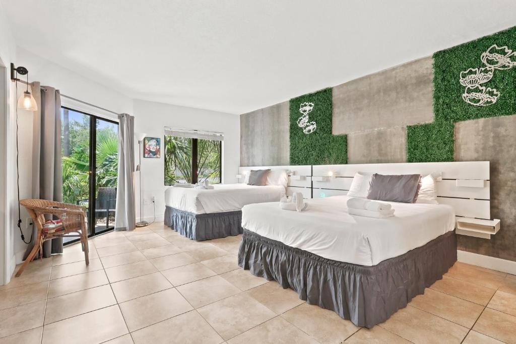 Studio Condo Near Universal I-Drive w Kitchenette — 2