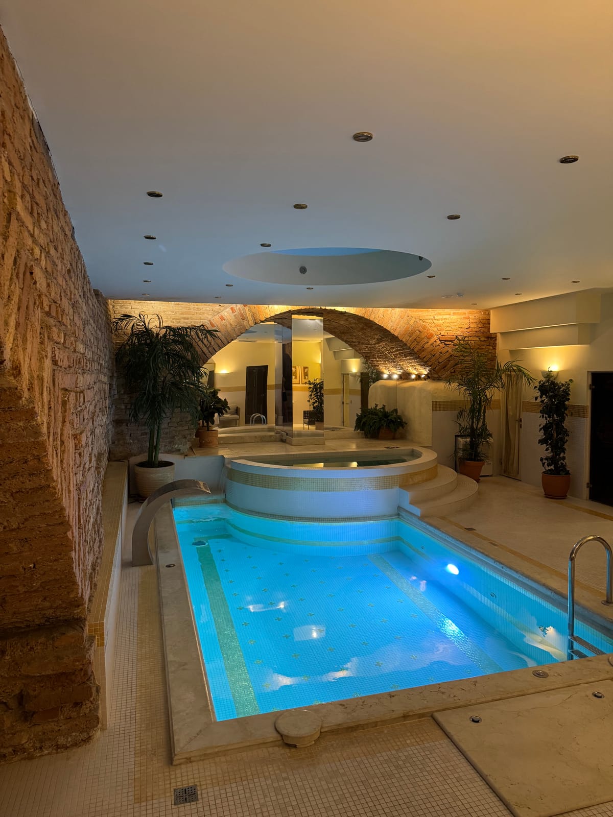 NARUTIS Hotel — 1