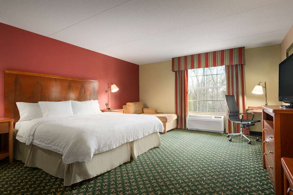 Hampton Inn & Suites Williamsburg-Central — 4