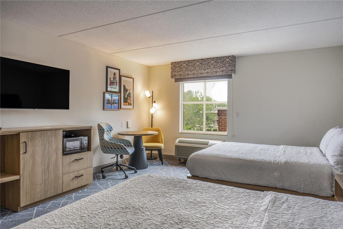 Hampton Inn & Suites Williamsburg Historic District — 3