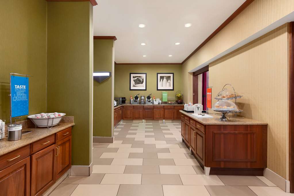 Hampton Inn & Suites Williamsburg Historic District — 4