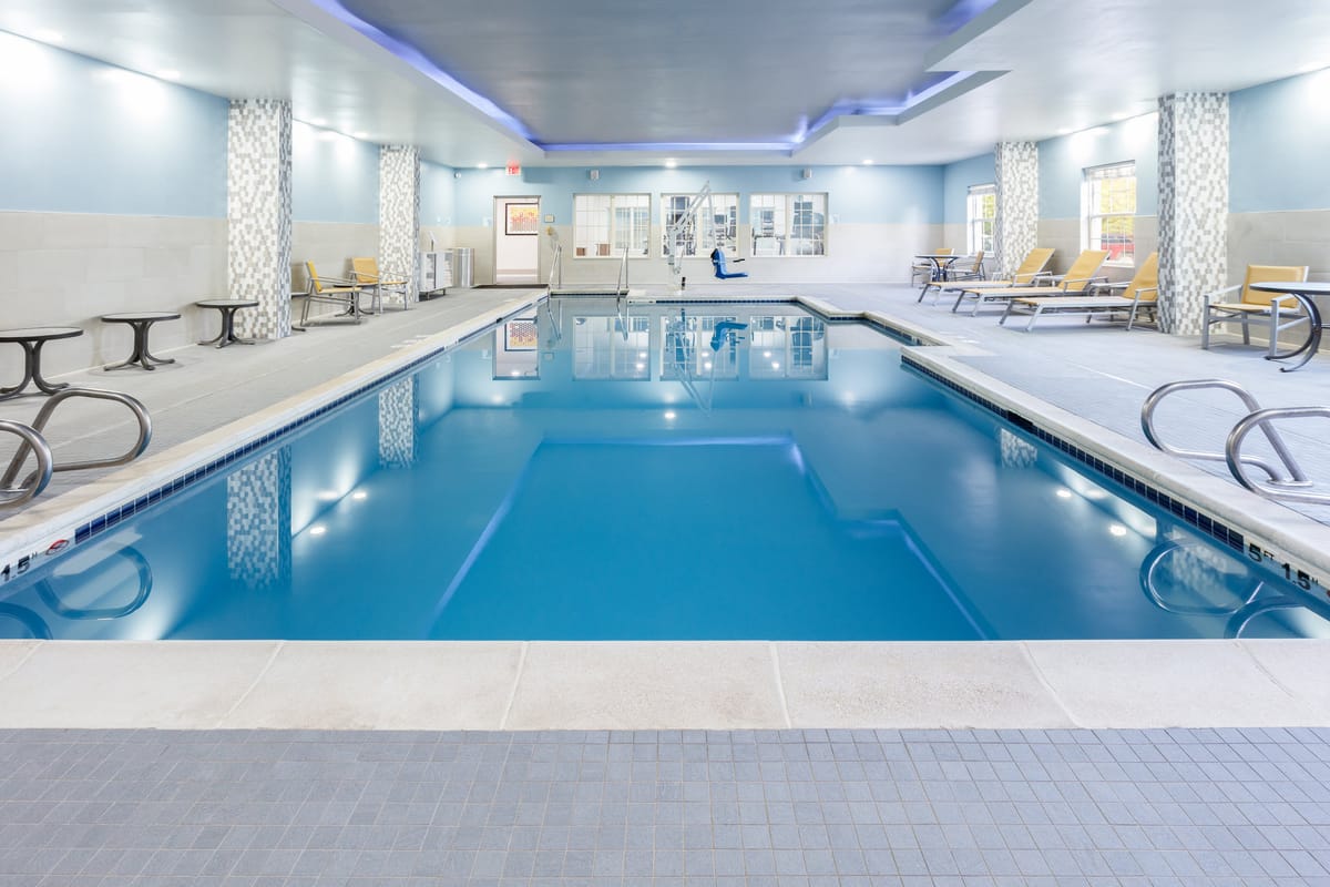 Holiday Inn Express & Suites Williamsburg by IHG — 4