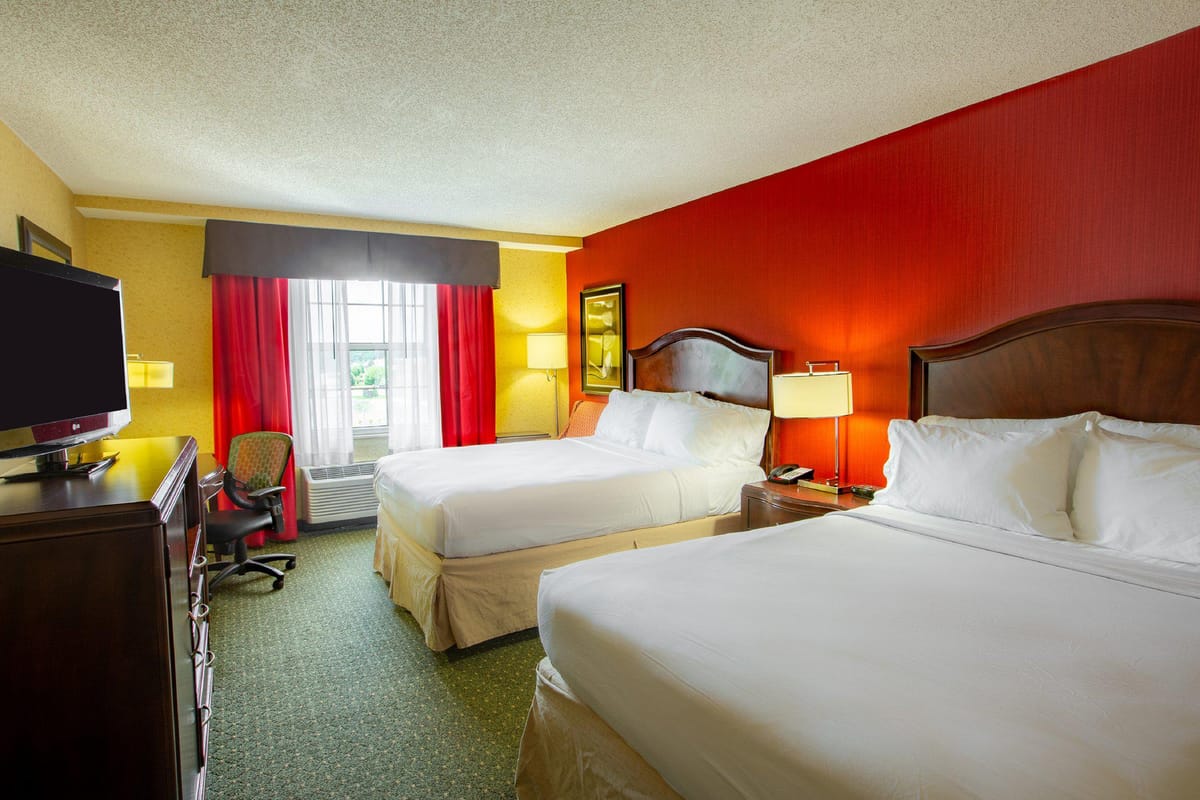 Holiday Inn Express & Suites Williamsburg by IHG — 5