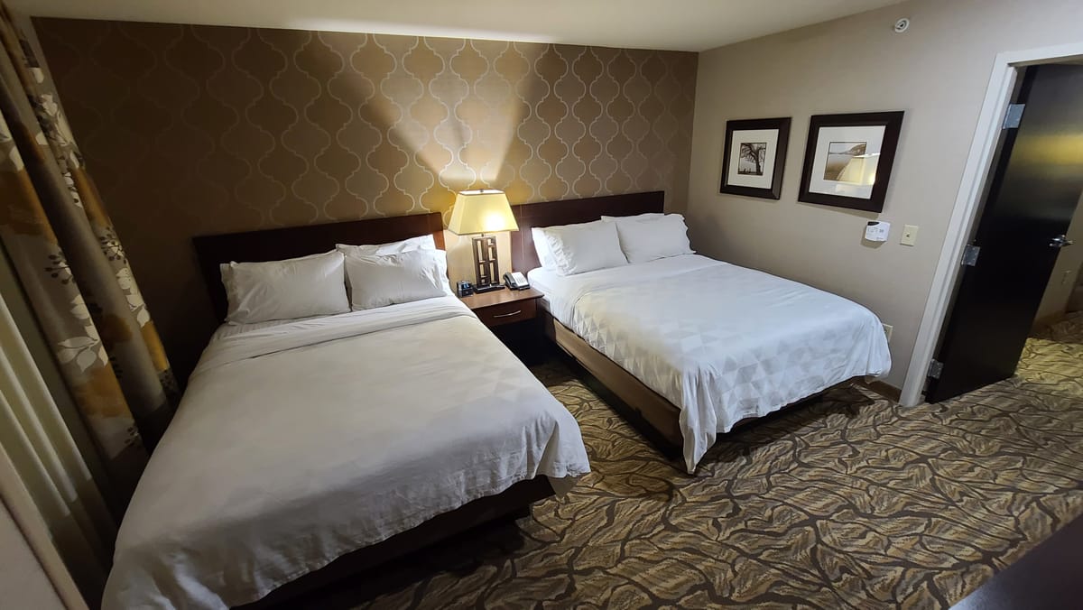Holiday Inn & Suites by IHG — 4