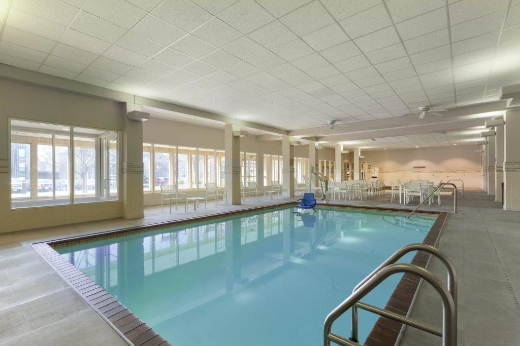 Country Inn & Suites by Radisson, Bloomington at Mall of America — 4
