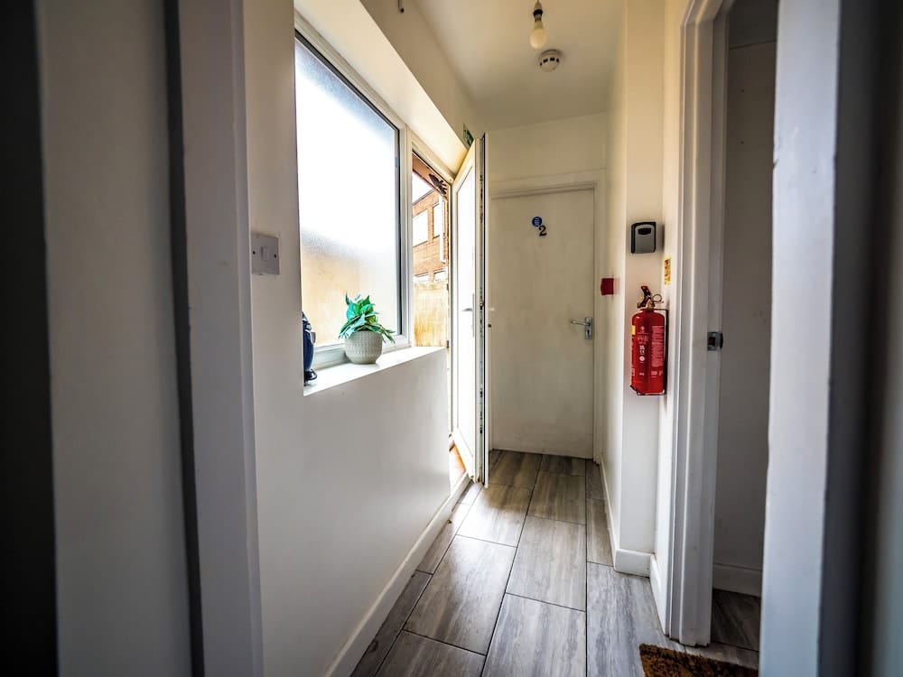Ensuite5 Woodhouse private bath 2kitchen — 1