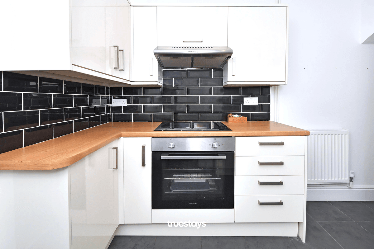 Gilman House by Truestays | Short Term Accommodation Hanley, Stoke-on-Trent — 2
