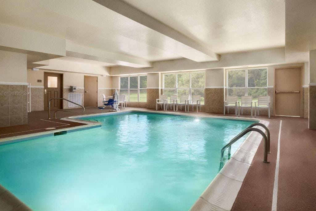 Country Inn & Suites by Radisson, Doswell Kings Dominion , VA — 4