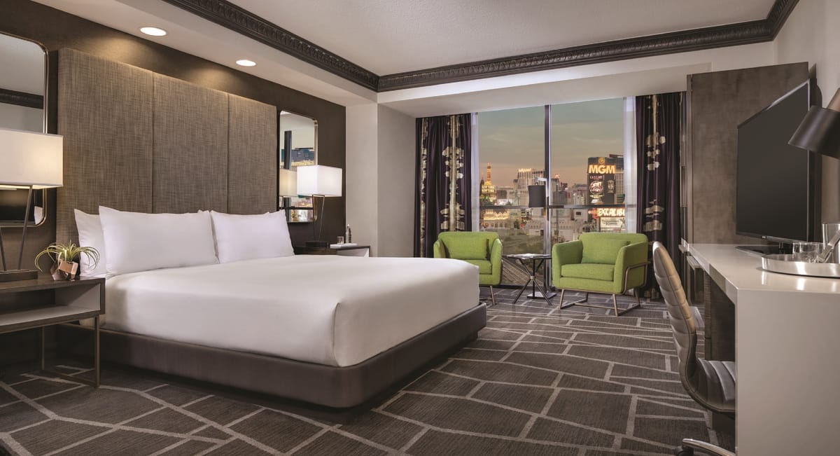 Luxor Hotel & Casino — 4