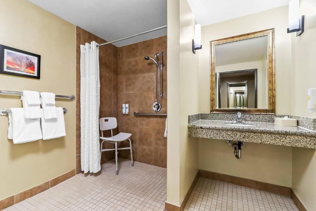 Comfort Suites El Paso West — 3