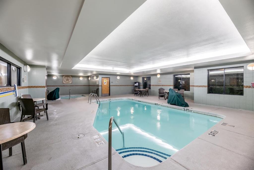 Comfort Suites El Paso West — 4