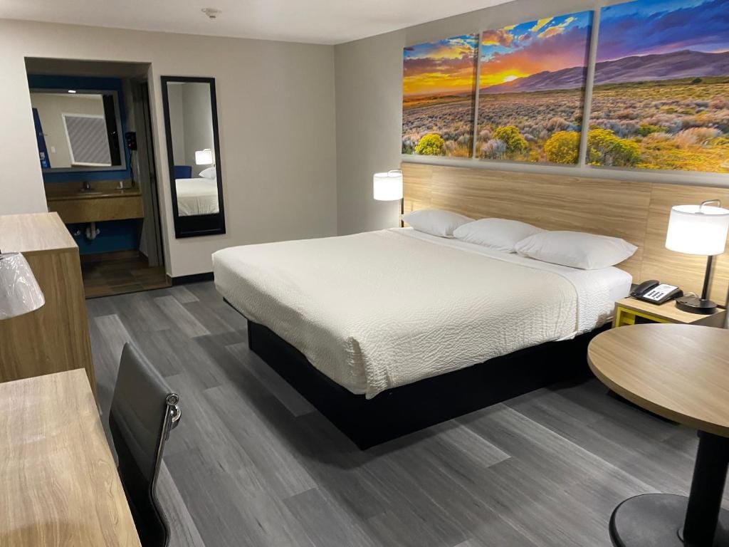 Days Inn by Wyndham El Paso West — 2