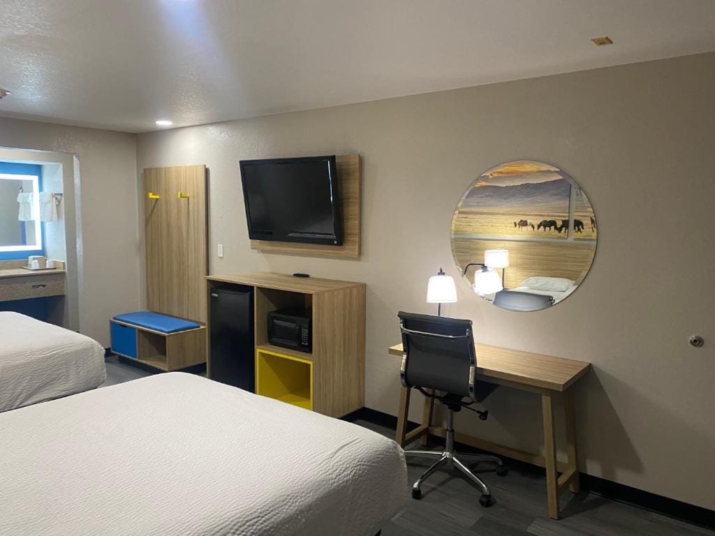 Days Inn by Wyndham El Paso West — 4
