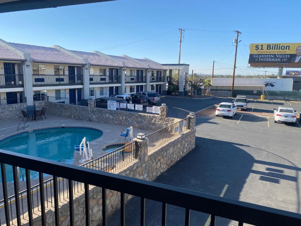 Days Inn by Wyndham El Paso West — 5
