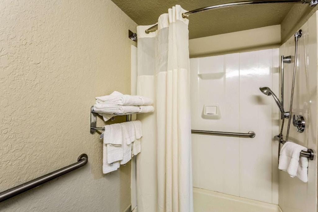 Quality Inn & Suites West El Paso I-10 — 3