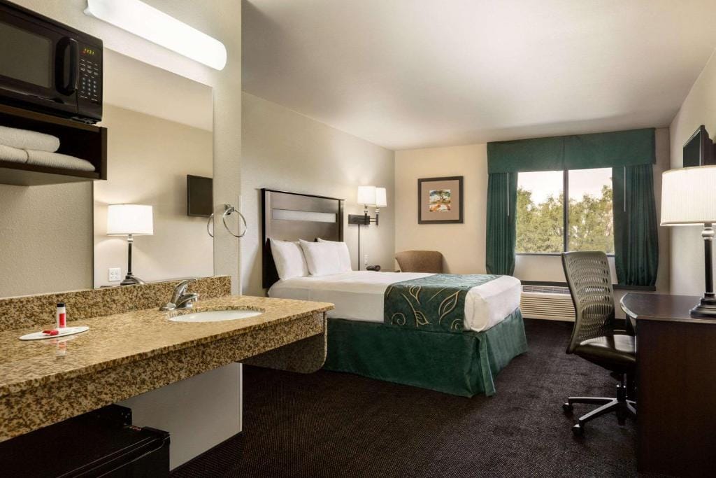 Travelodge by Wyndham Santa Teresa — 2