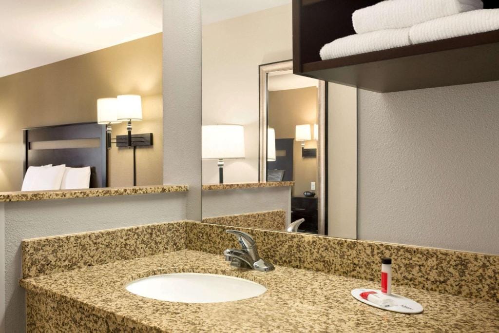 Travelodge by Wyndham Santa Teresa — 3