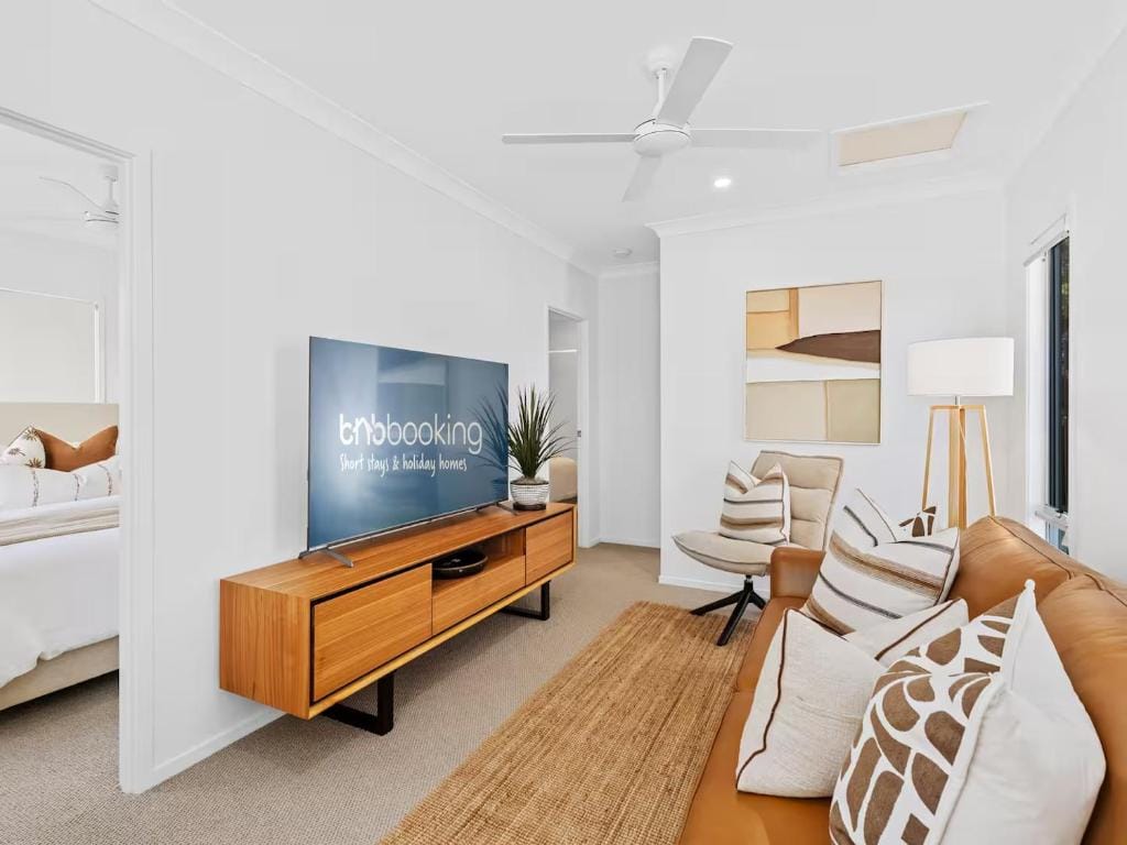 Dream World Escape 4BR Oxenford - Pool, Gym BBQ — 5