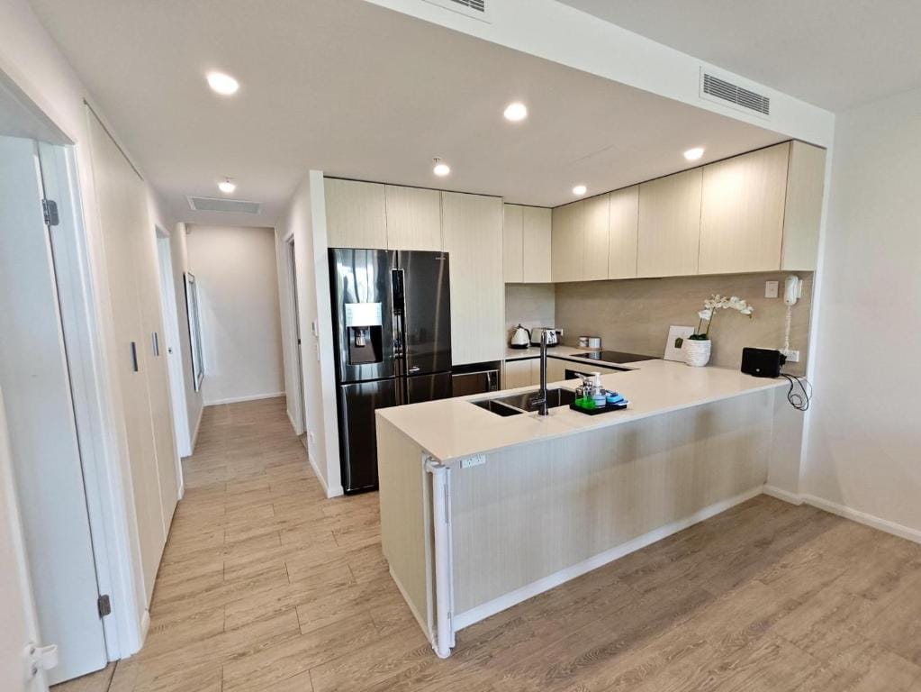 Luxury 3BR, 2BA Unit with Pool & BBQ in Gold Coast — 5