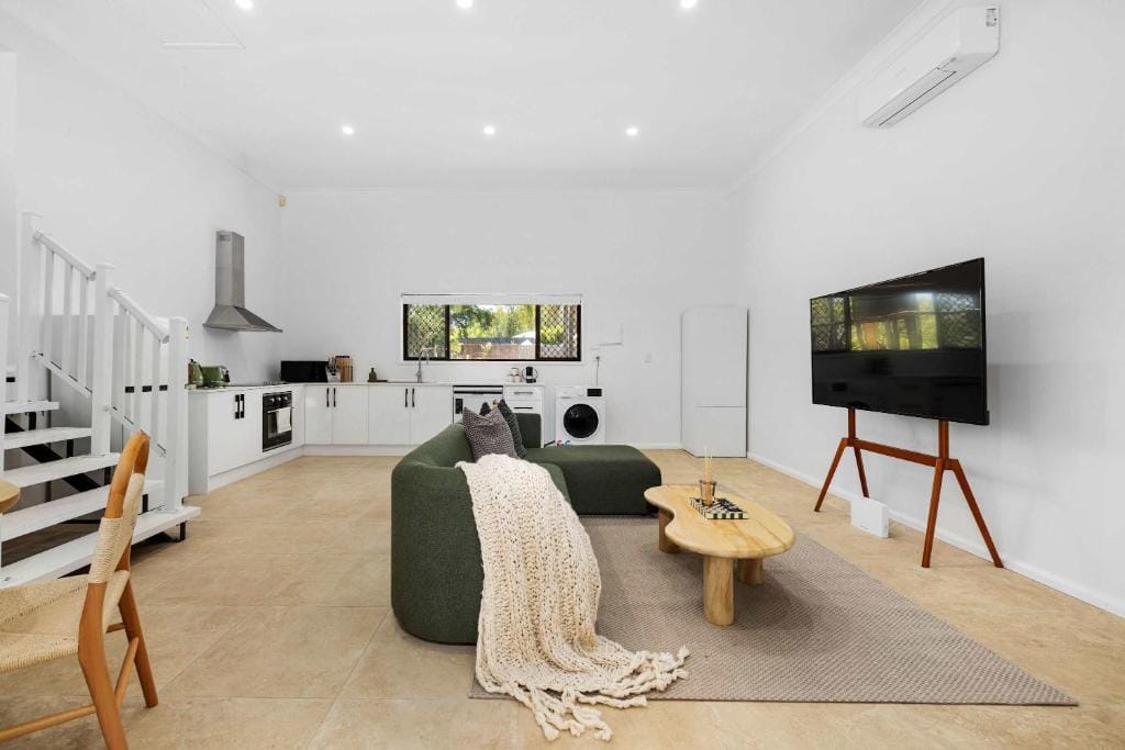New 2BR GrannyFlat Near Movie World Wet'Wild Pool — 3