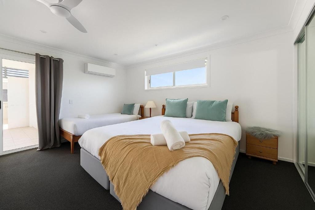 Waterview Hope Island House — 2