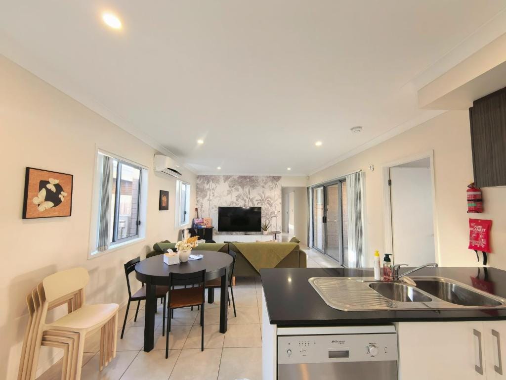 4b2b Coomera Comfort Lodge Near Theme Park & Westfield — 4