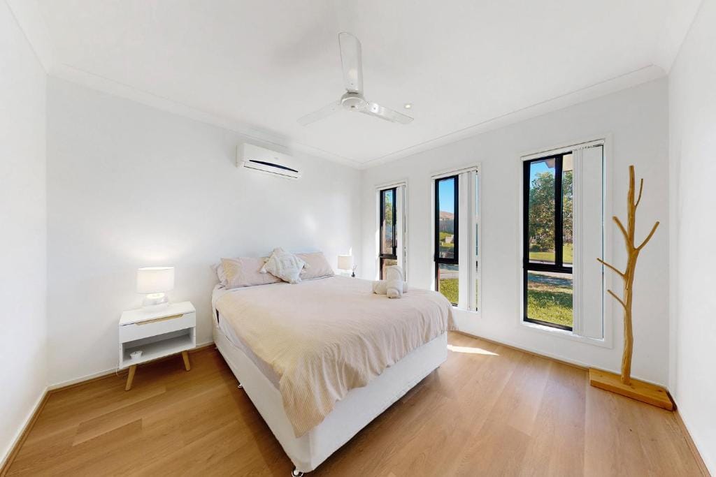 4BR Family Home Coomera Theme Parks Shopping — 2