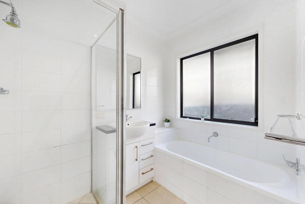 4BR Family Home Coomera Theme Parks Shopping — 3